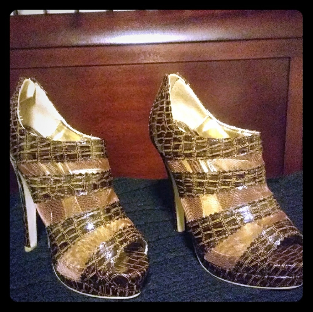 Brown snakeskin pattern and net zippered heels